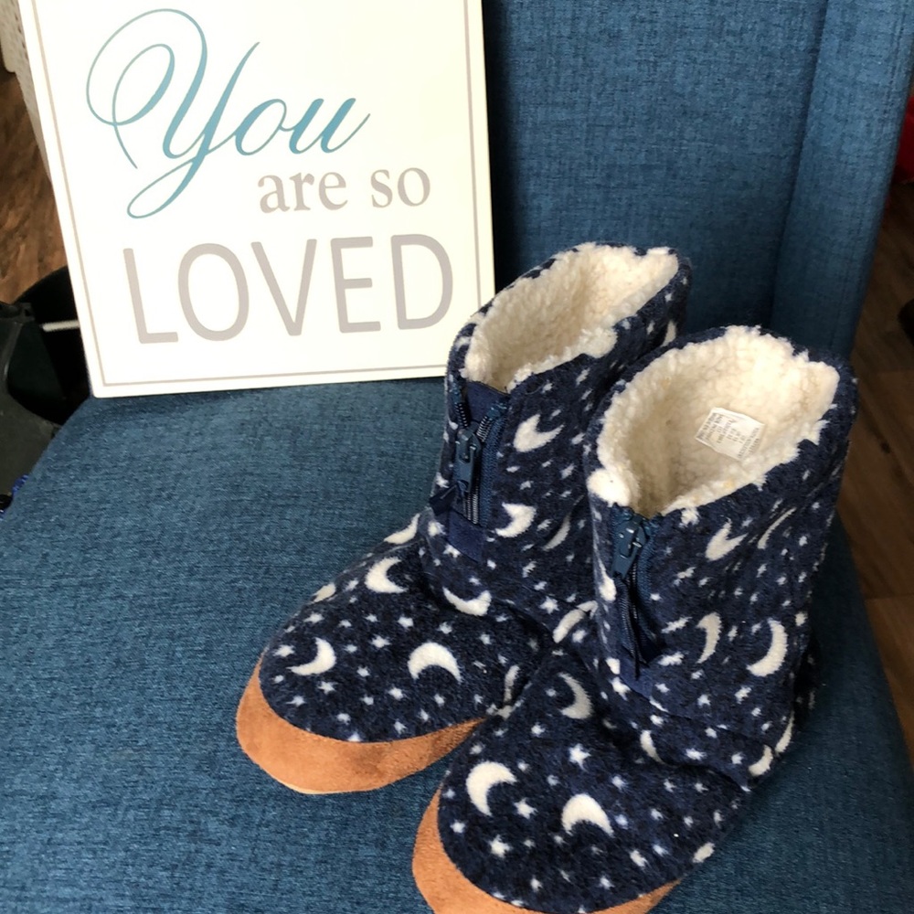 Land’s End Kids unisex fleece slippers Size 1.